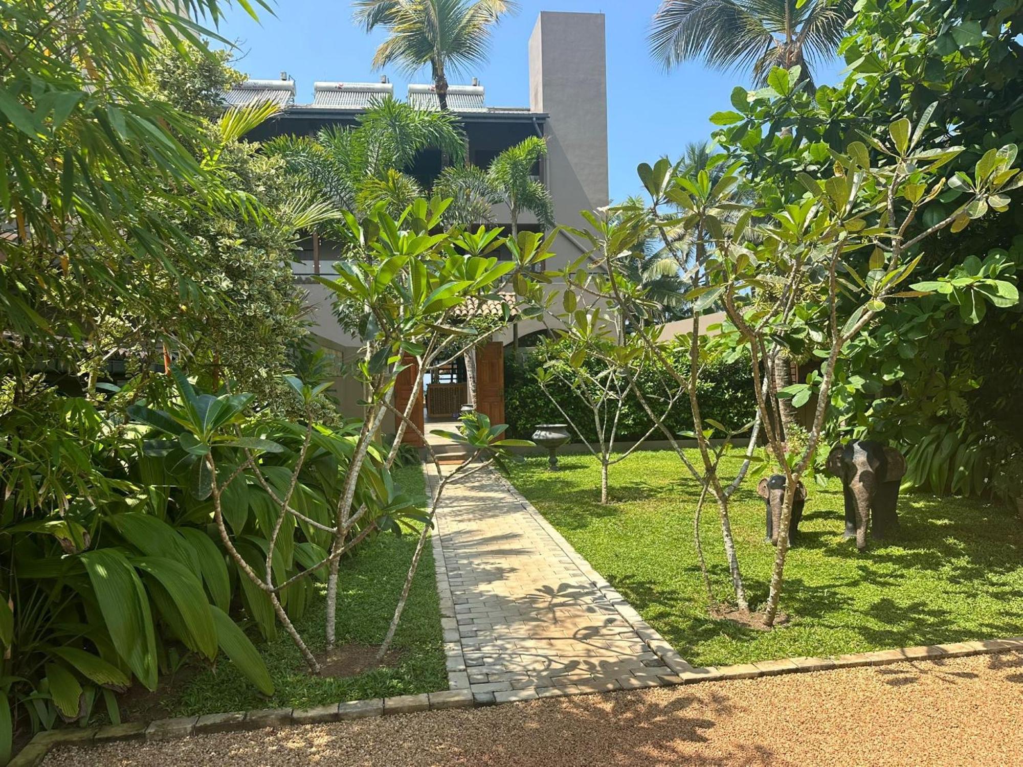 Bk Beach Boutique Hotel - Hikkaduwa Extérieur photo